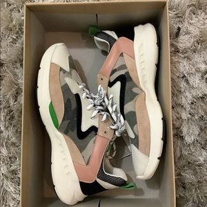 Sanctuary Groove Camouflage & Bone Leather Sneakers – Size 7